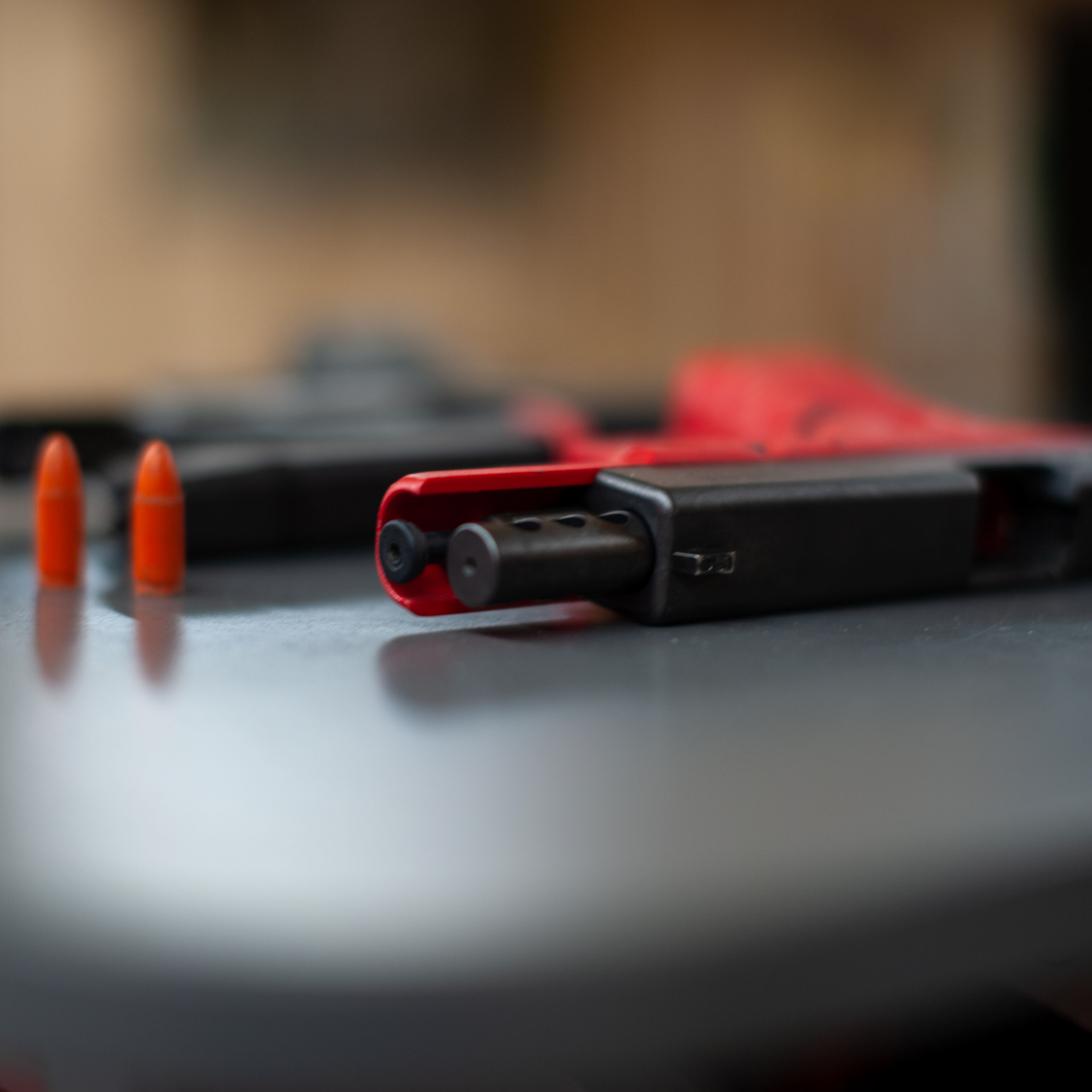 Eine Rotwaffe mit zwei Dummypatronen