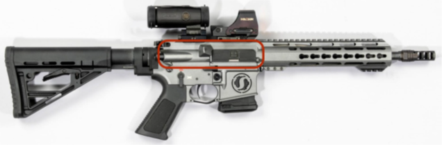 Abbildung 1 AR-15, Übersichtsaufnahme der Waffe, rote Markierung Gehäuseoberteil Abbildung 1: AR-15, Übersichtsaufnahme der Waffe, rote Markierung Gehäuseoberteil
